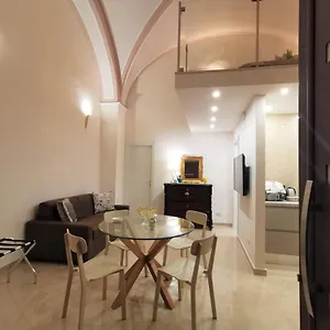 https://dimora-del-monsignore.taorminaitalyhotels.com